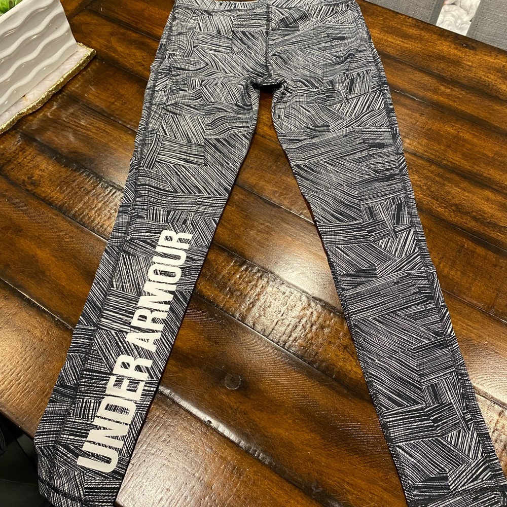 Women’s Under Armour Leggings Size Medium